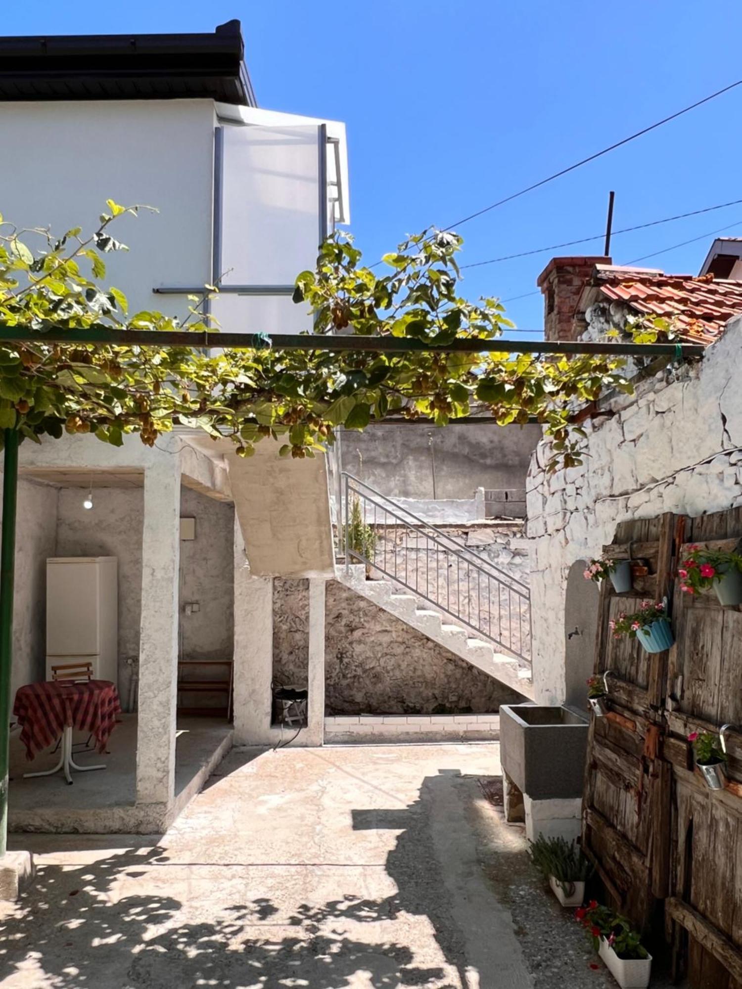 Guest House Kiwi Mostar Exteriör bild